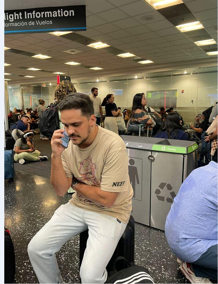 Pane cibernética causa cancelamentos de voos e deixa professor preso em Miami