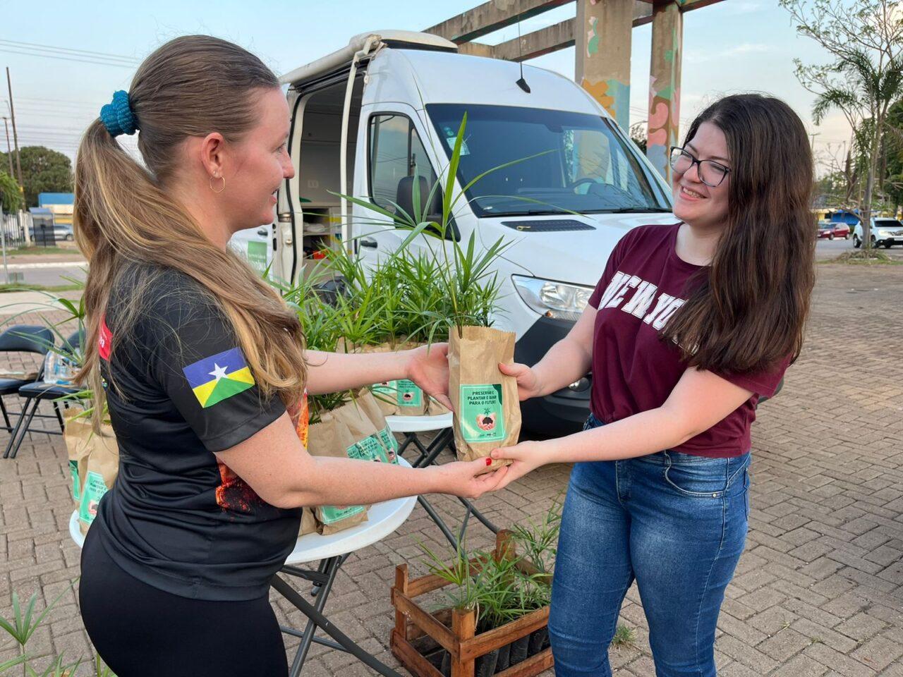 População de Porto Velho recebe orientações contra incêndios florestais durante ação no Espaço Alternativo