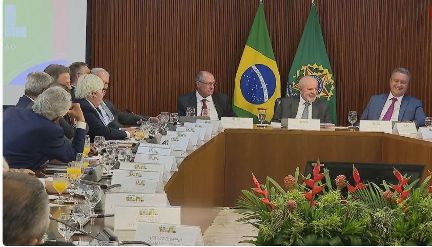 Lula ironiza Caiado em reunião: Goiás é “único estado que não tem problema de segurança”