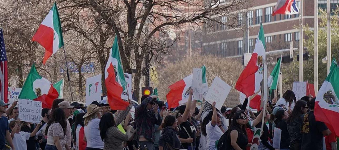 Deportações, pânico e perseguição: a crise dos imigrantes sob Trump