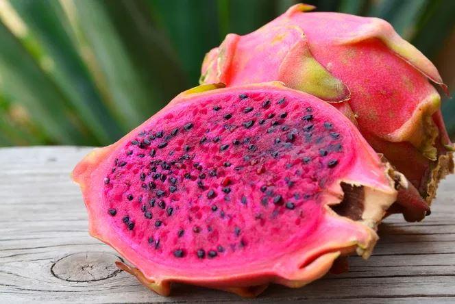 Pitaya: 9 benefícios, tipos (e como comer a fruta)