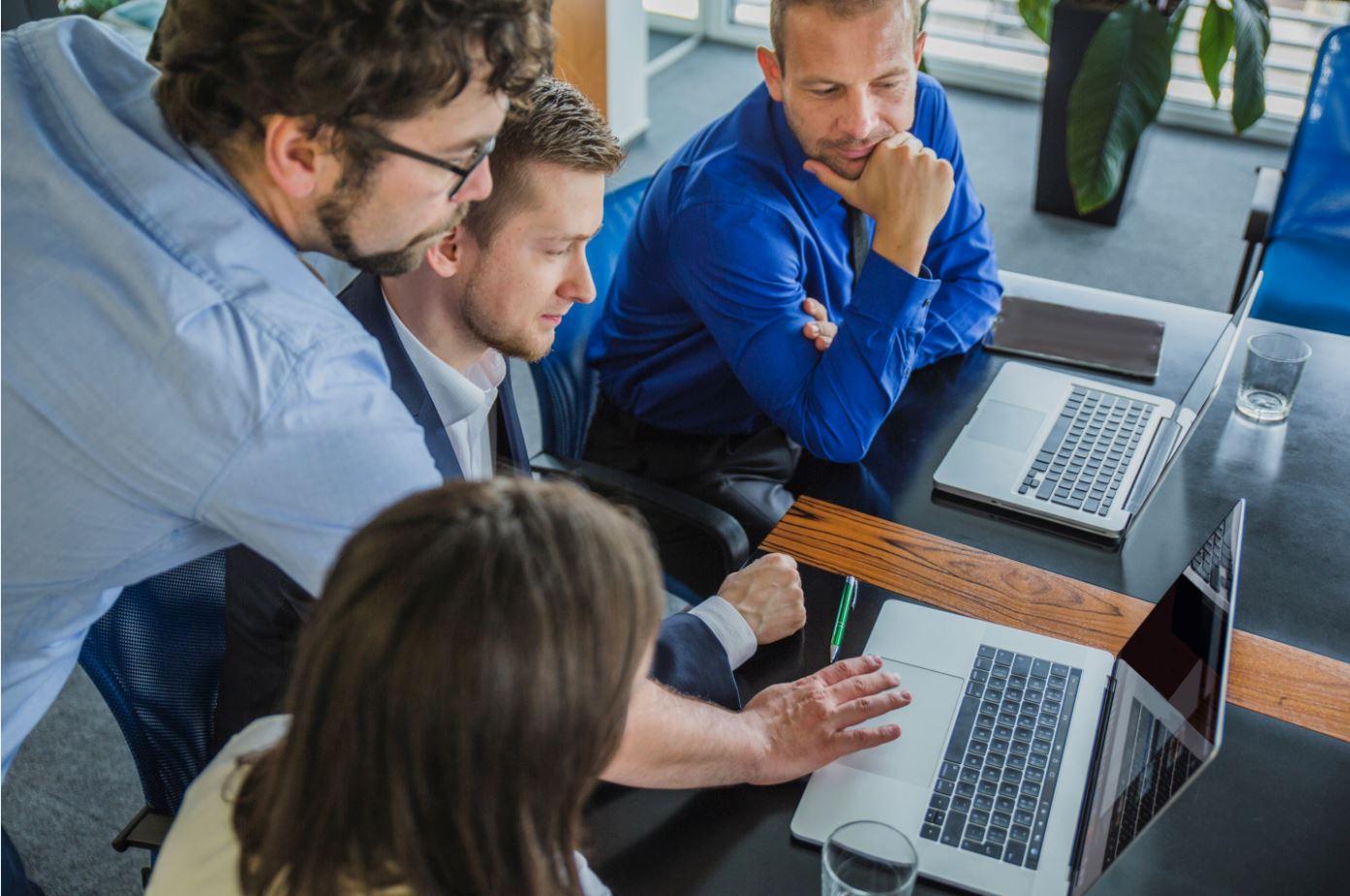 Criação de dados falsos? Startup brasileira é pioneira em soluções para uso de IA com privacidade