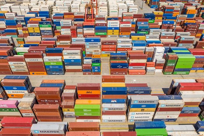 Com dragagem milionária para receber navios gigantes na Baía da Babitonga, SC mira protagonismo no comércio exterior; especialista avalia impactos