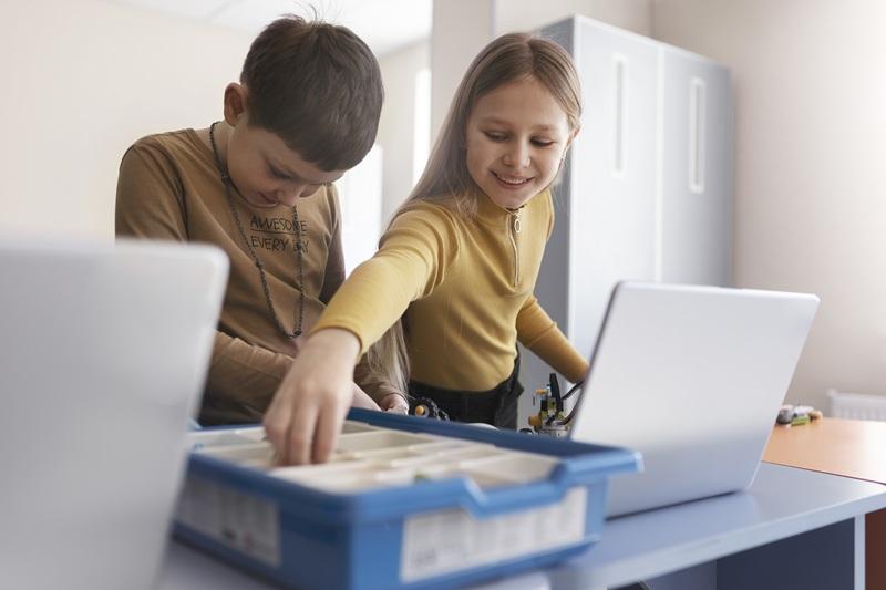 Especialistas reforçam que alterar idioma do smartphone potencializa vocabulário e habilidades linguísticas