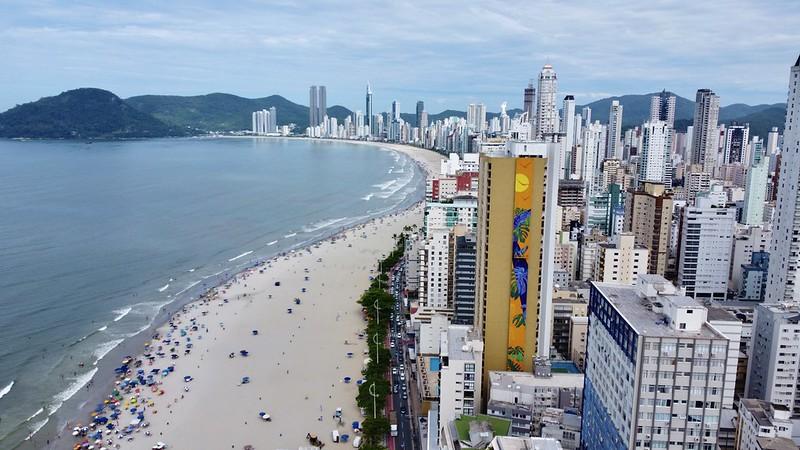 Procura de argentinos por imóveis em Balneário Camboriú cresce 45% com câmbio favorável