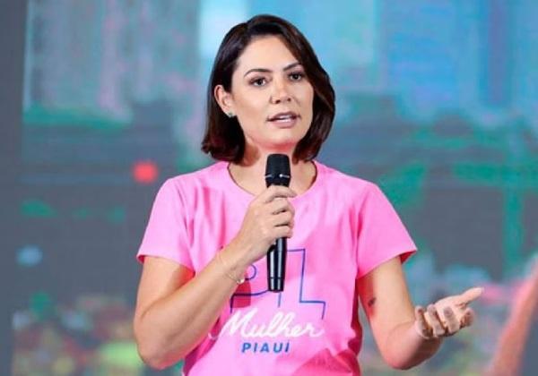 Acusada de ser “ex-garota de programa”, Michelle Bolsonaro entra com ação