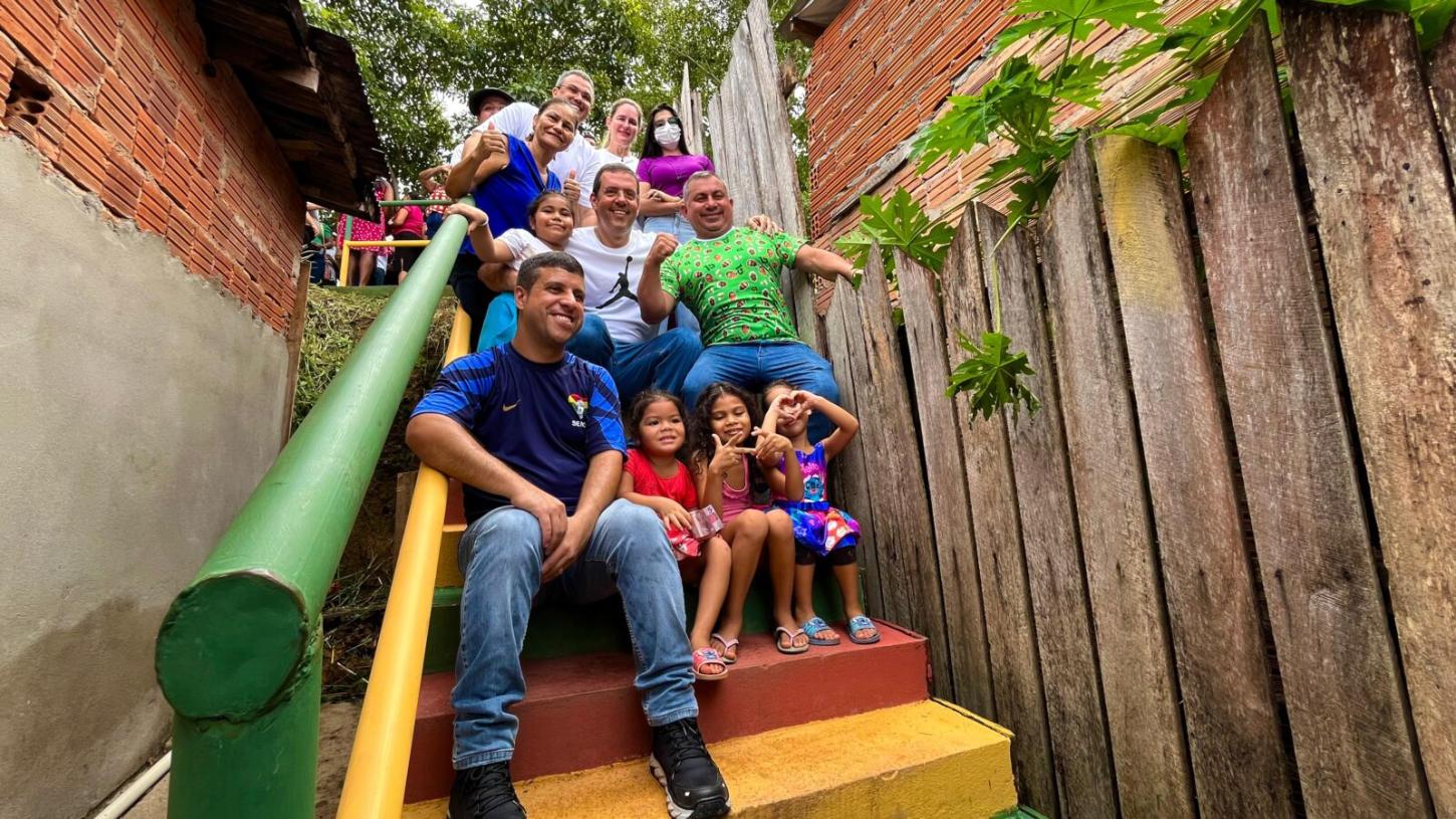 Prefeito de Macapá entrega passarelas, visita monumento e realiza ordens de serviço