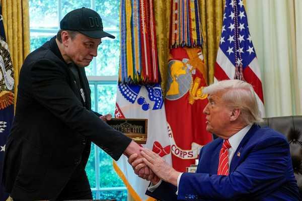 Trump diz que Musk está irritado porque seu governo acabou com o 'mandato do carro elétrico
