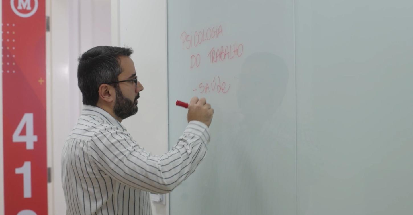 Aulas gratuitas de psicologia abordam temas que ajudam a saúde mental