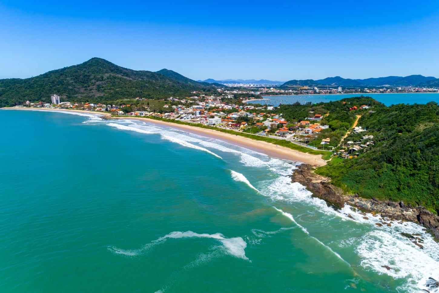 Com 31 quilômetros de orla, cidade brasileira tem quatro praias pré-aprovadas ao selo Bandeira Azul