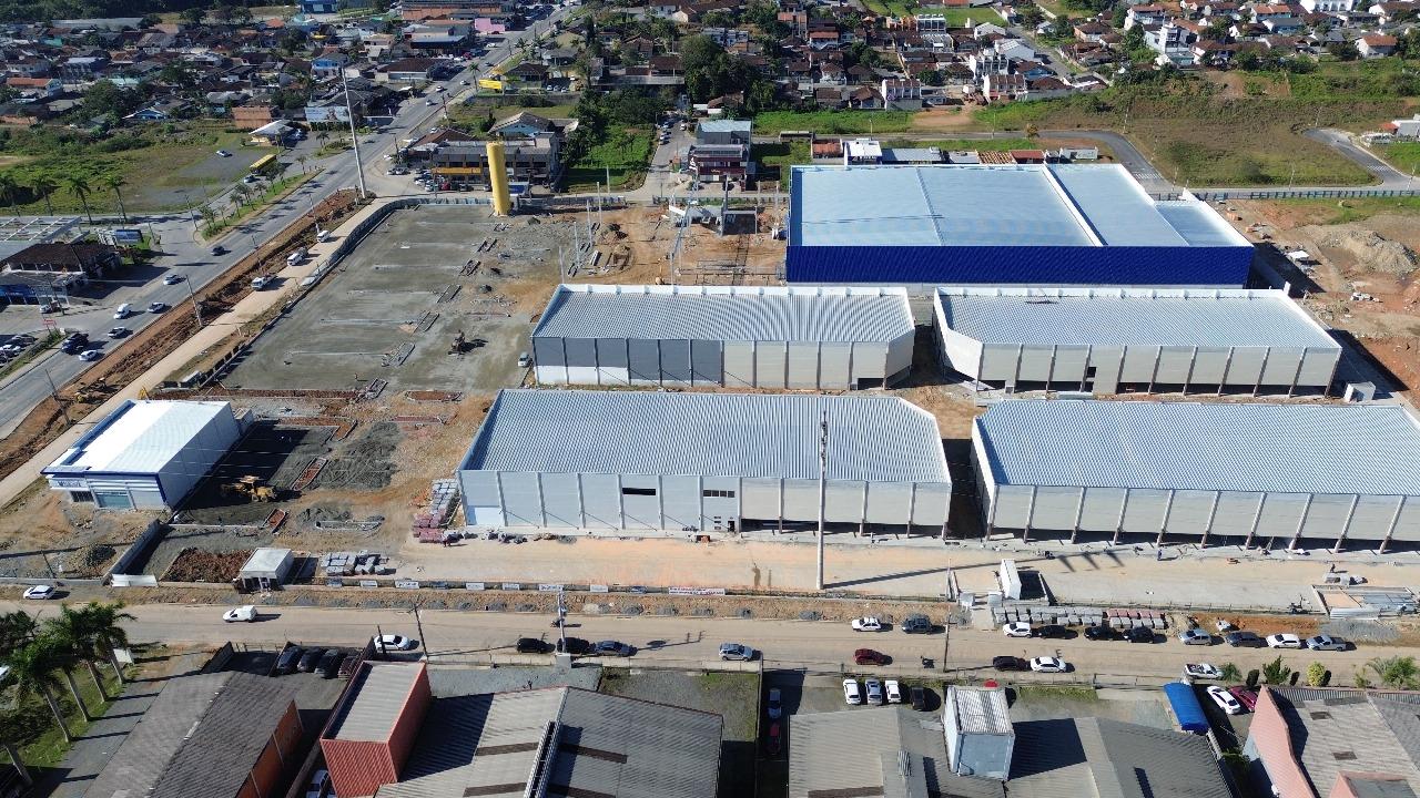 Com inauguração prevista para outubro, novo shopping de Araquari (SC) atinge 80% de ocupação, atrai grandes marcas e movimenta a economia da região