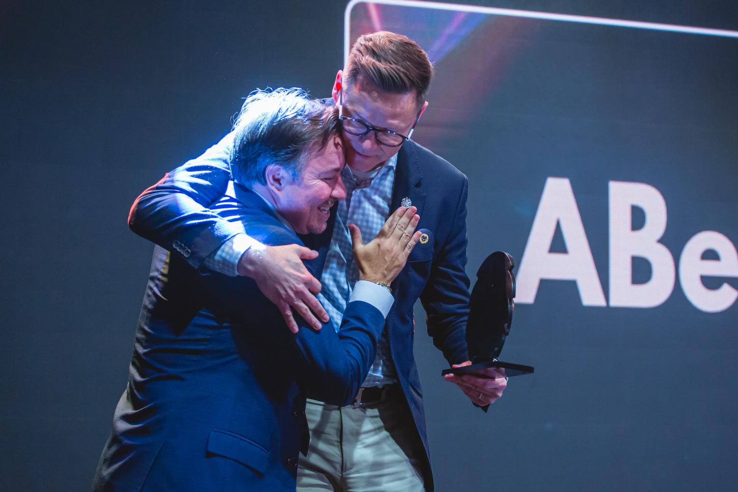 CEO de uma das principais urbanizadoras de SC vence consagrado prêmio empresarial