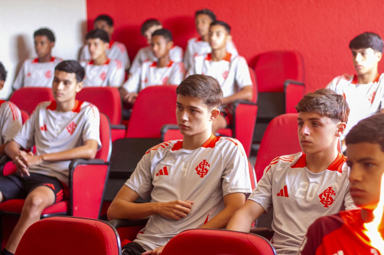 Com investimento de R$ 2,8 milhões em dois anos, KNN vai oferecer aulas para 150 atletas do Inter (RS)