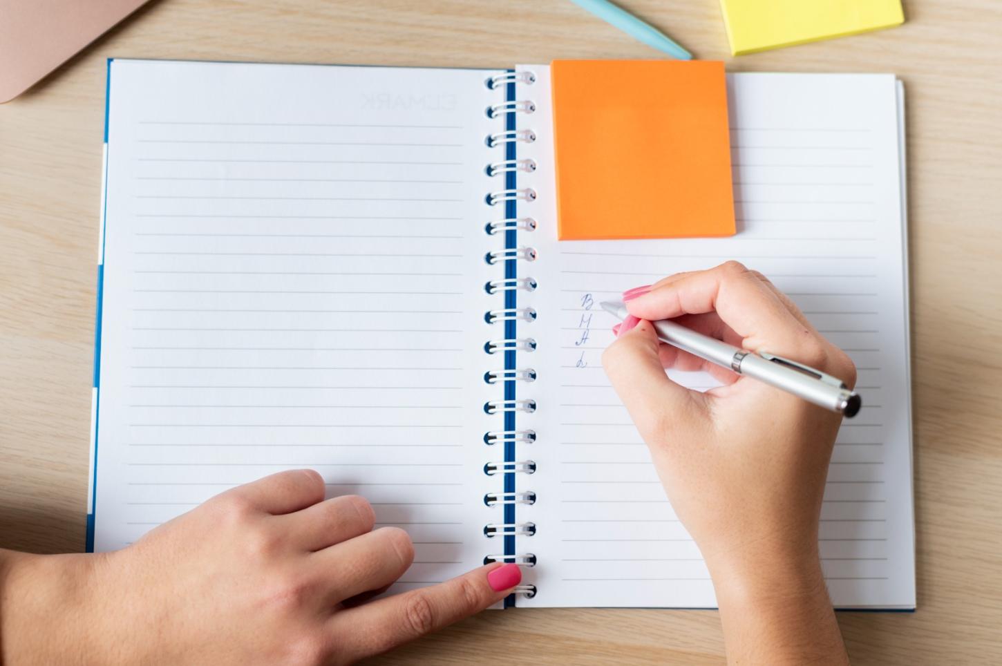 Lista de Ano Novo 2026: cuidar da saúde, aprender inglês e organizar as finanças estão no topo