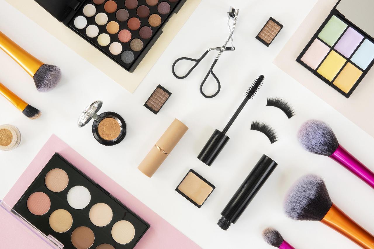 Reinvenção no negócio: por que empreendedores estão migrando para a revenda de cosméticos e faturando mais