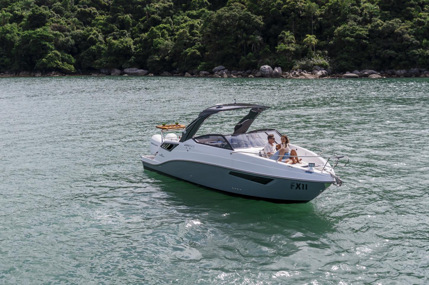 Conheça 5 destinos náuticos para aproveitar o Carnaval 2026 no Brasil sobre as águas