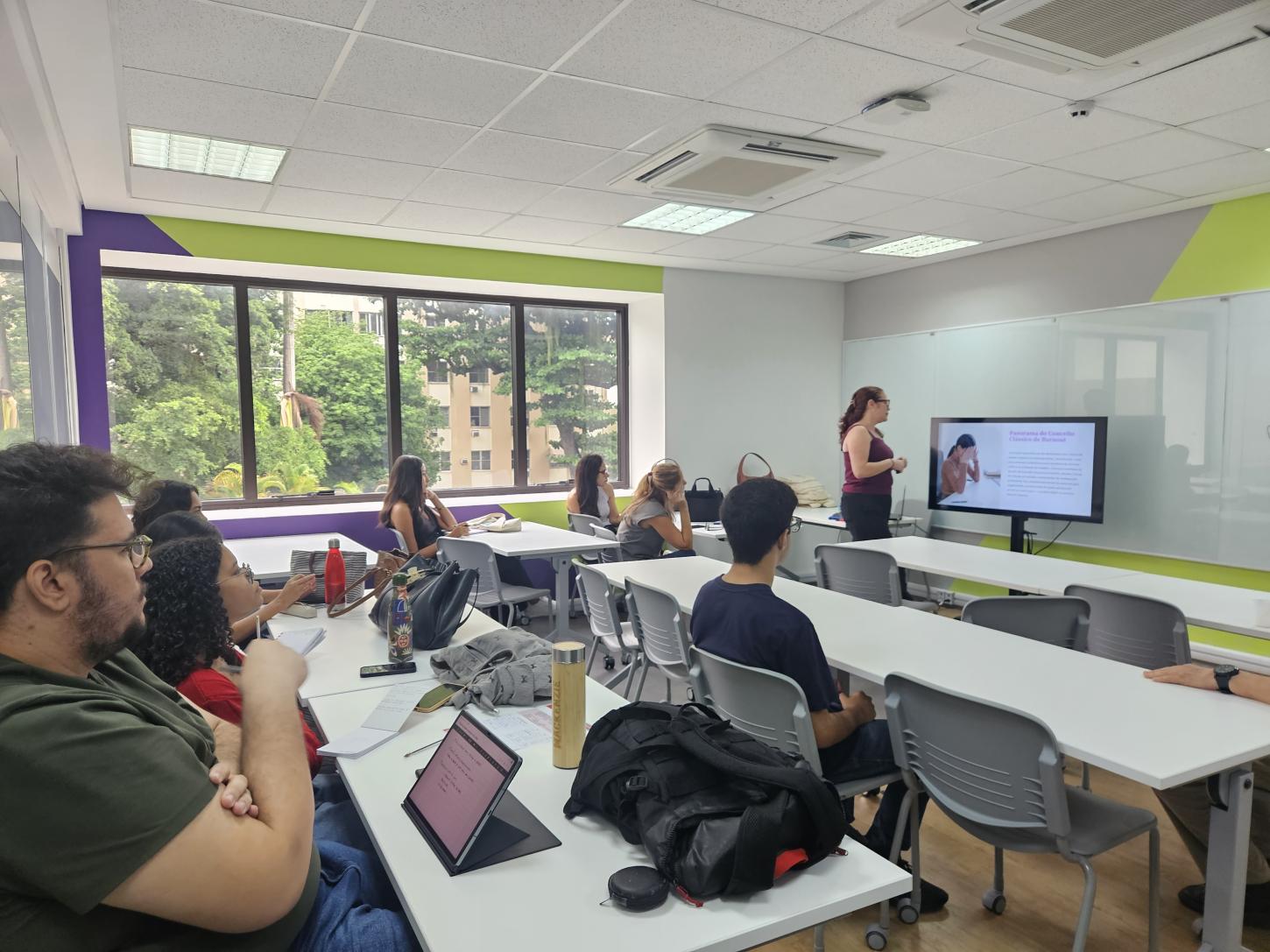 Especialista alerta sobre os afastamentos de profissionais com Burnout