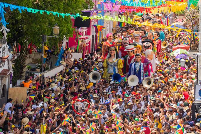 Inglês na folia: 6 frases para interagir com gringos no Carnaval