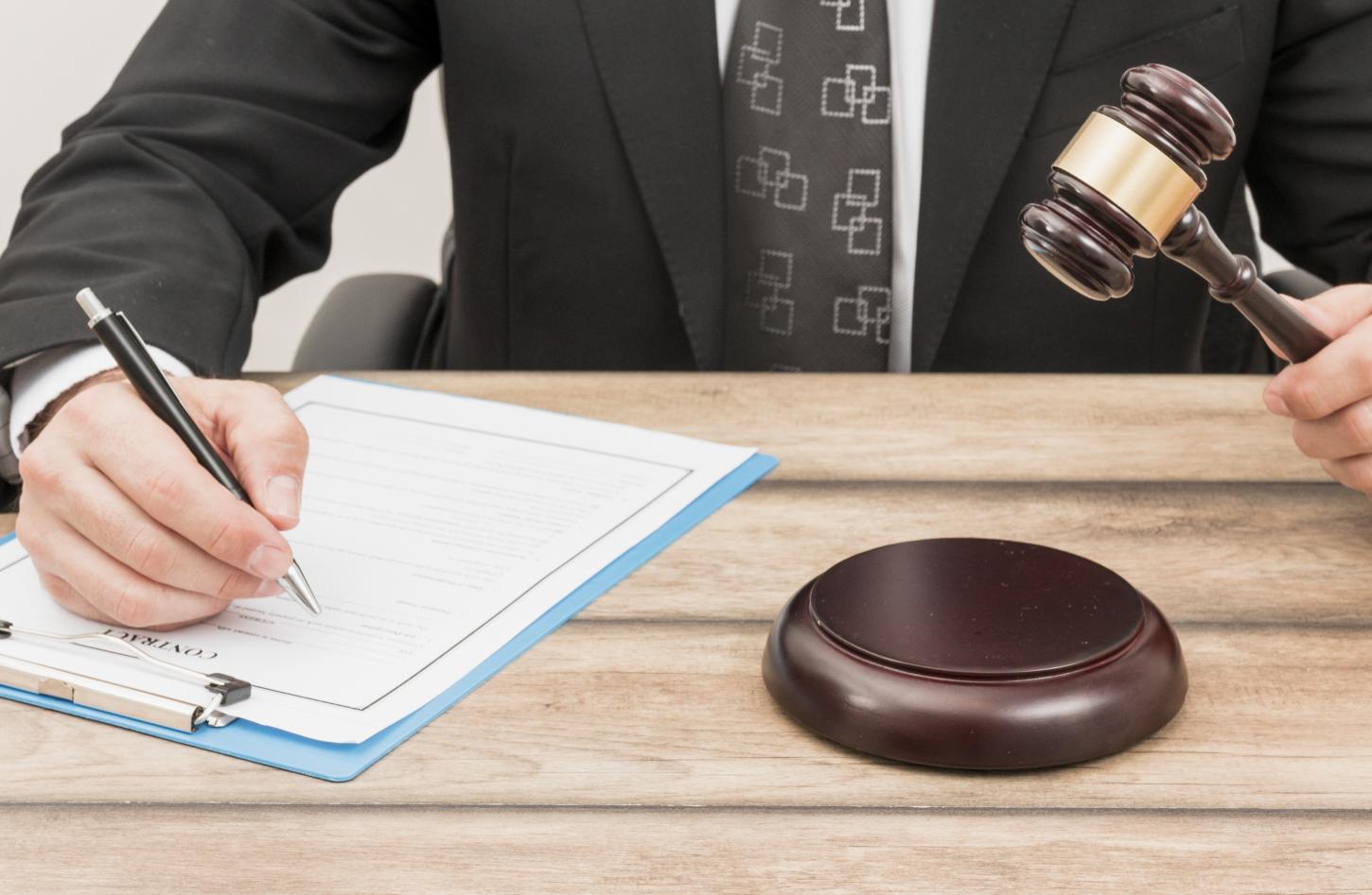 O que acontece com o processo trabalhista quando a empresa entra em falência?