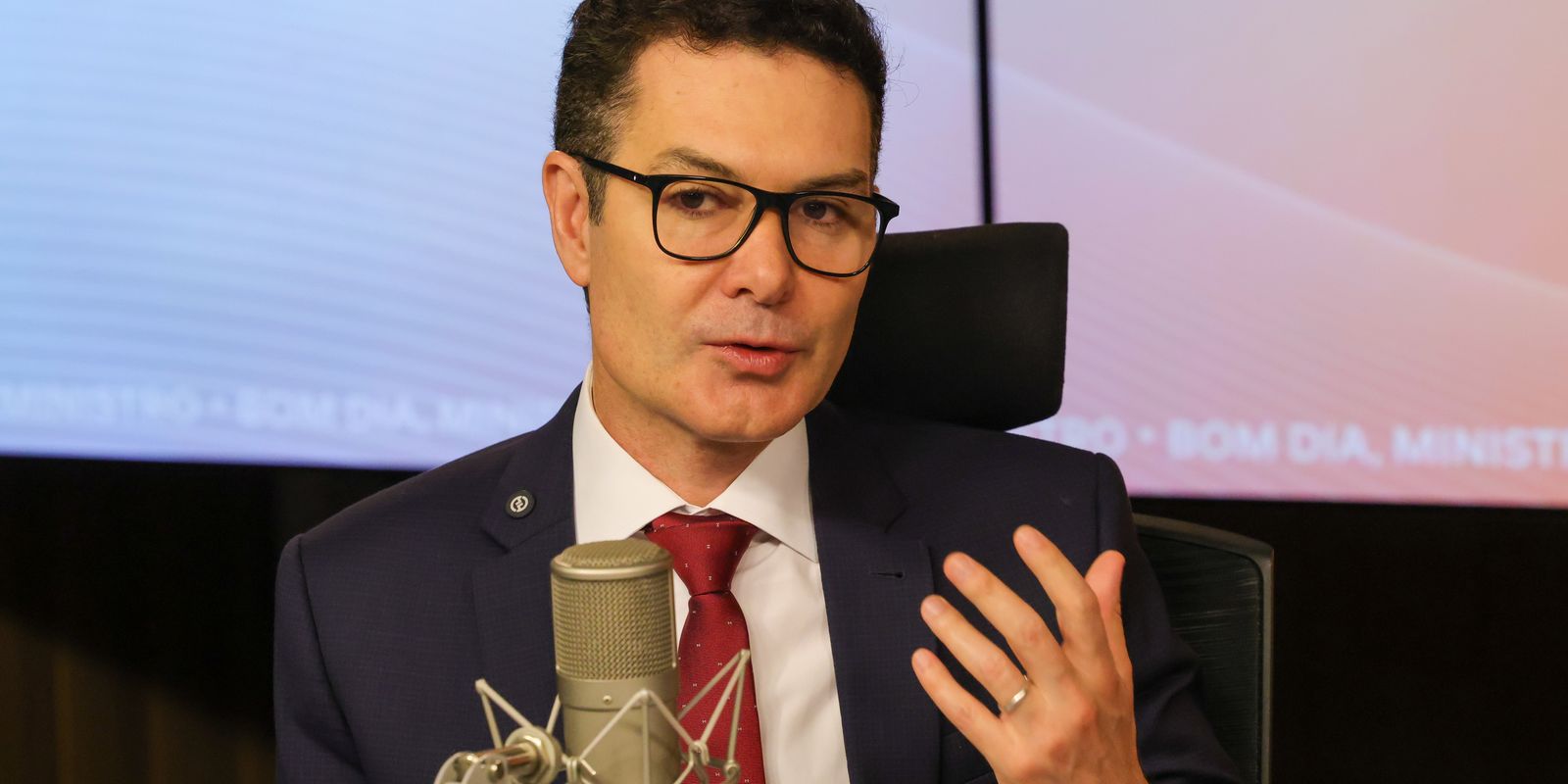 Parceria permitirá regularizar terras da União, diz ministro