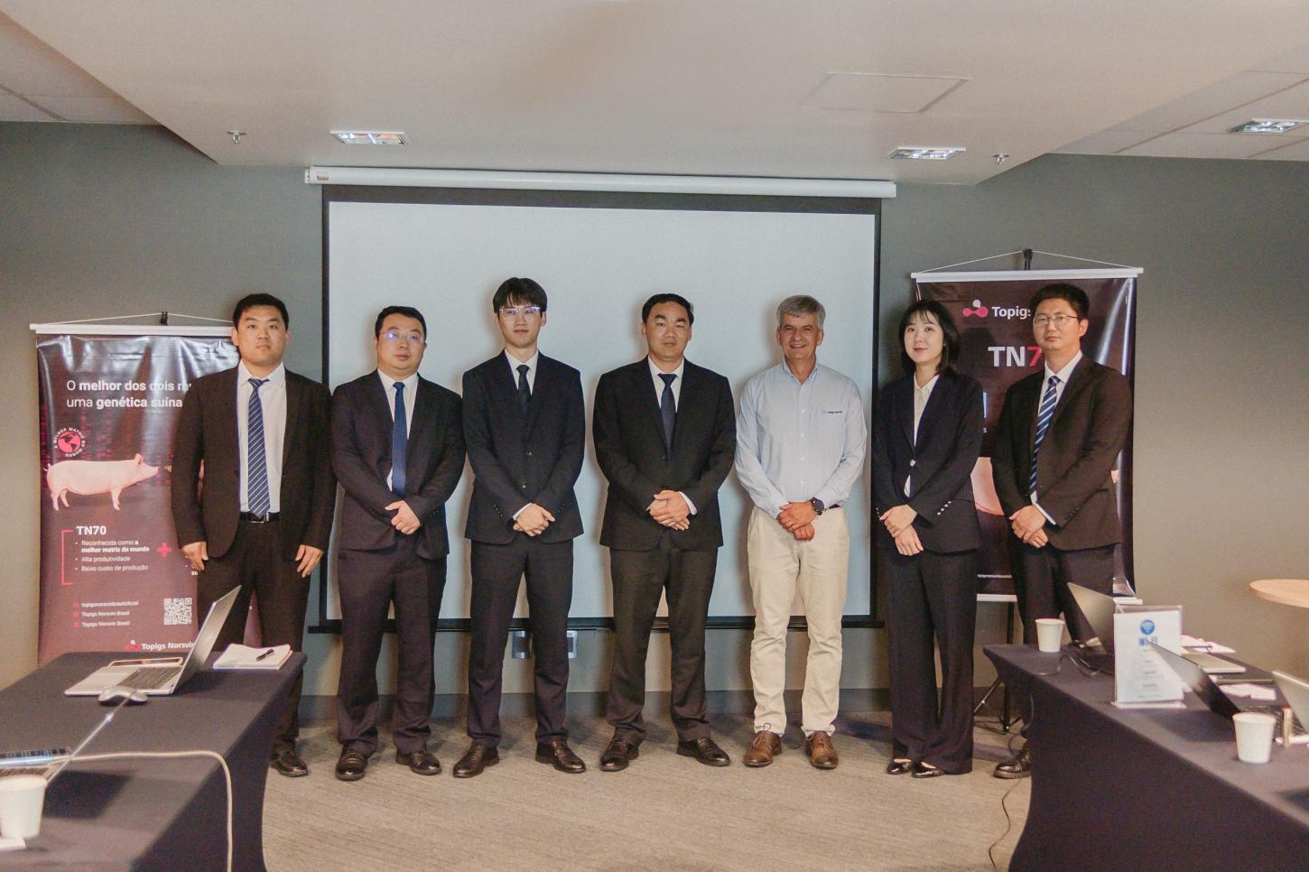 Topigs Norsvin recebe executivos da chinesa Muyuan Foods para alinhamento estratégico no Brasil