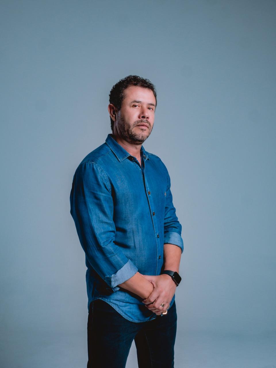 Empresário de holding com R$ 1,5 bi de receita integra novo livro de gestão com Lírio Parisotto e Cris Arcangeli