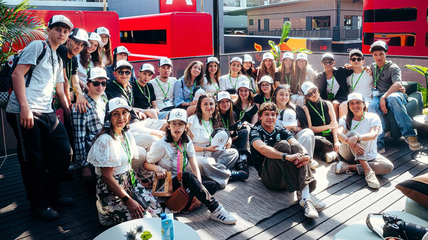 Temporada da Fórmula 1 inicia com piloto brasileiro na Audi e reforça o inglês como idioma das pistas