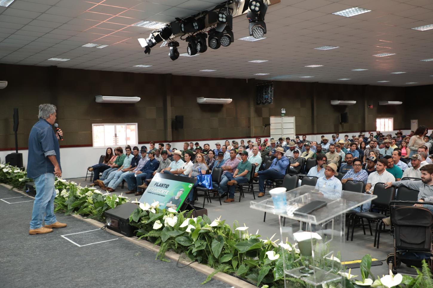 Uso de IA, cenário econômico e gestão estarão conectados na programação de palestras da Tecnoshow COMIGO