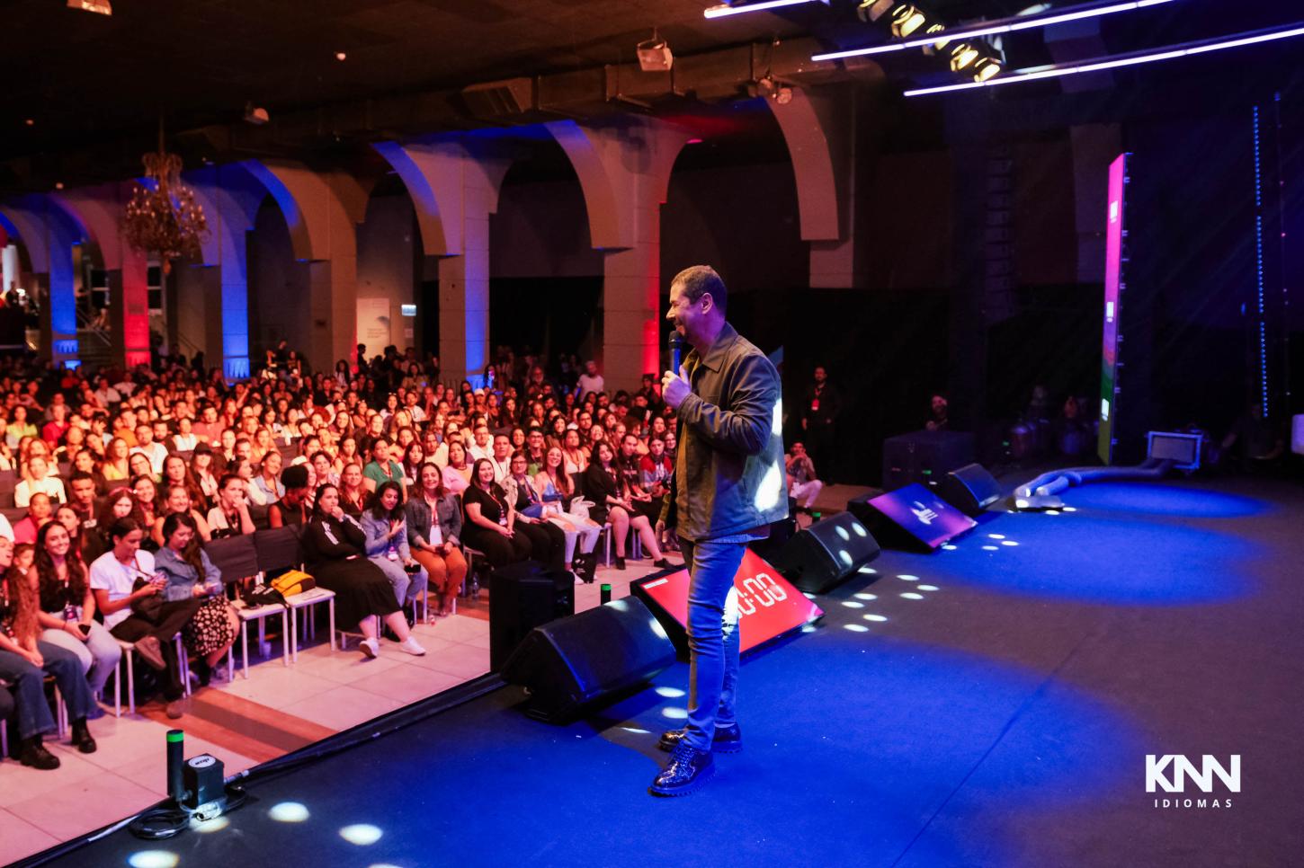 Com palestras de Hélio de la Peña e Igor do Flow, KNN Convention abre parte da programação aos alunos da rede