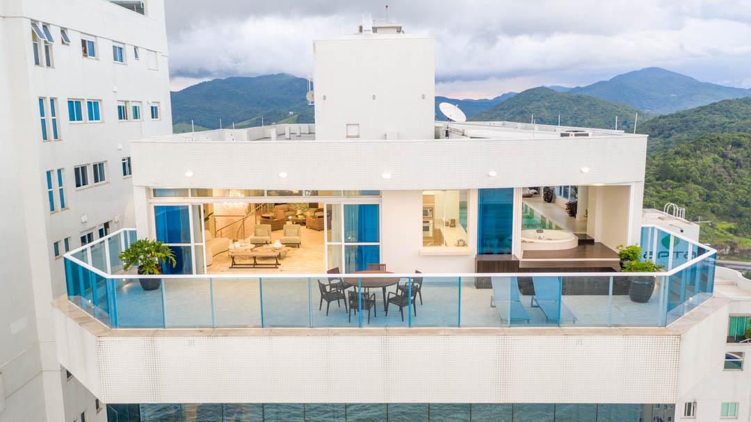 Conheça a maior cobertura frente-mar à venda em Balneário Camboriú com 740 m² e preço de R$ 42 milhões