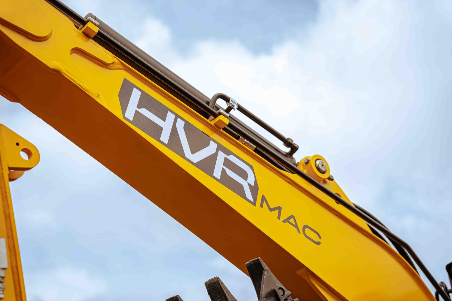 Grupo KMR lança marca própria e entra na linha amarela após liderar mercado de empilhadeiras elétricas no Brasil