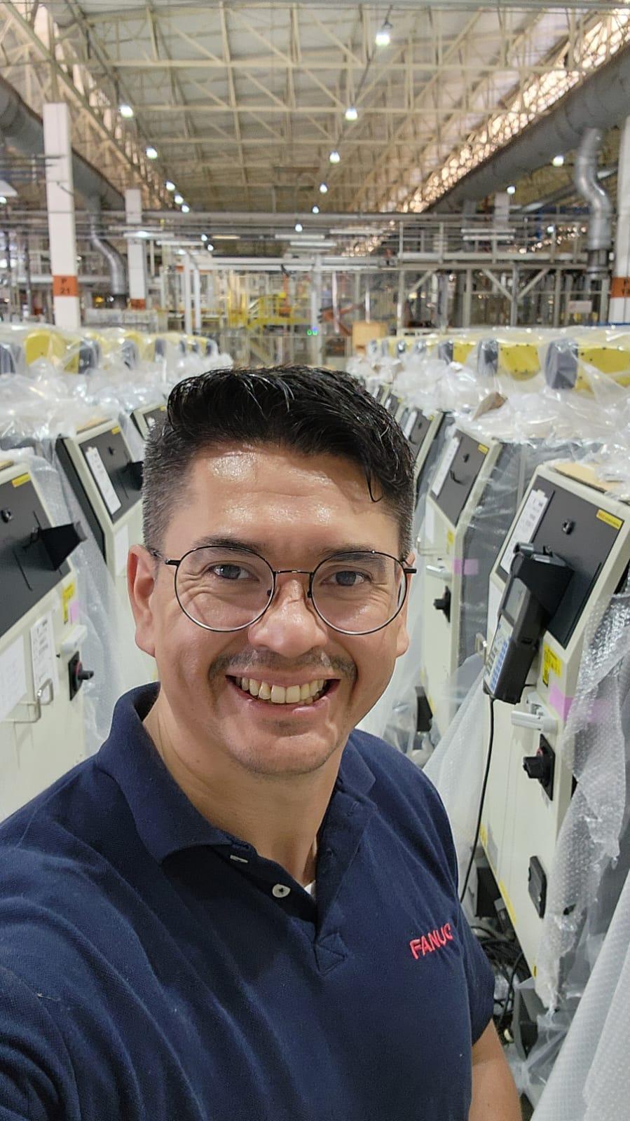 Robôs nas fábricas, novos profissionais no chão de produção