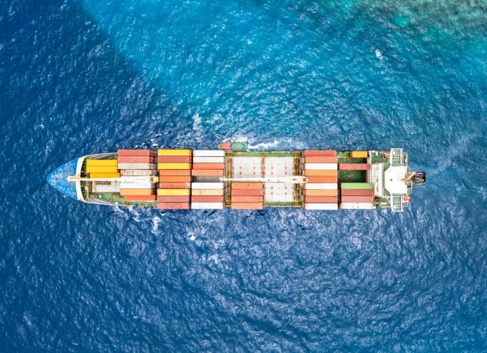 Tensão no Oriente Médio leva empresas a redesenhar rotas comerciais e pressionar logística global