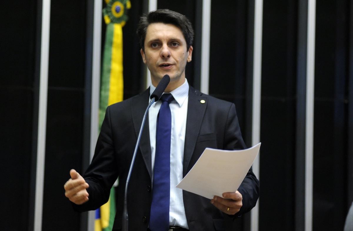 Vice-líder do Centrão usou fundo partidário em perfis fakes para atacar governo