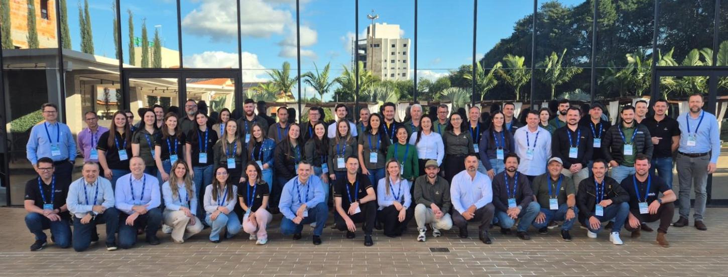 Grupo Pluma e Aviagen compartilham conhecimento para fortalecer o desempenho zootécnico no Sul do Brasil
