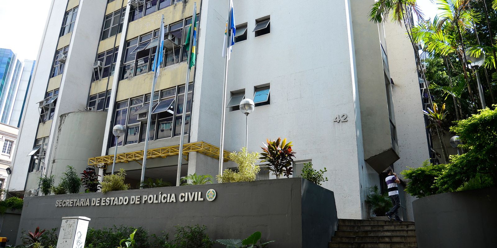 Polícia do Rio faz operações para prender dezenas de integrantes do CV