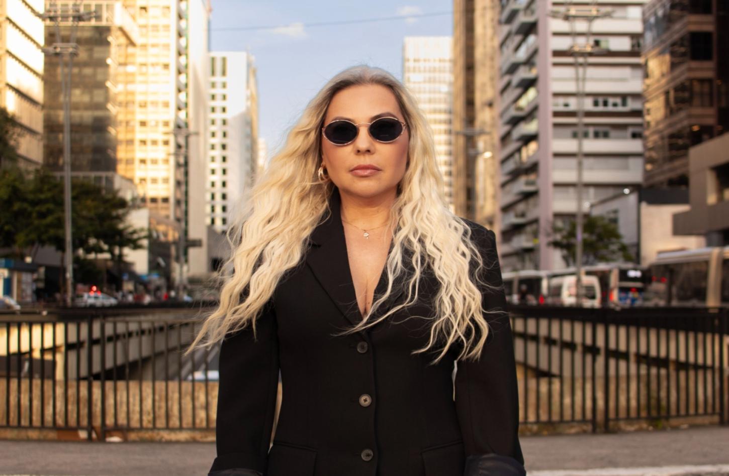 Questionar o trabalho do influenciador é fácil. Entender por que ele movimenta bilhões, nem tanto