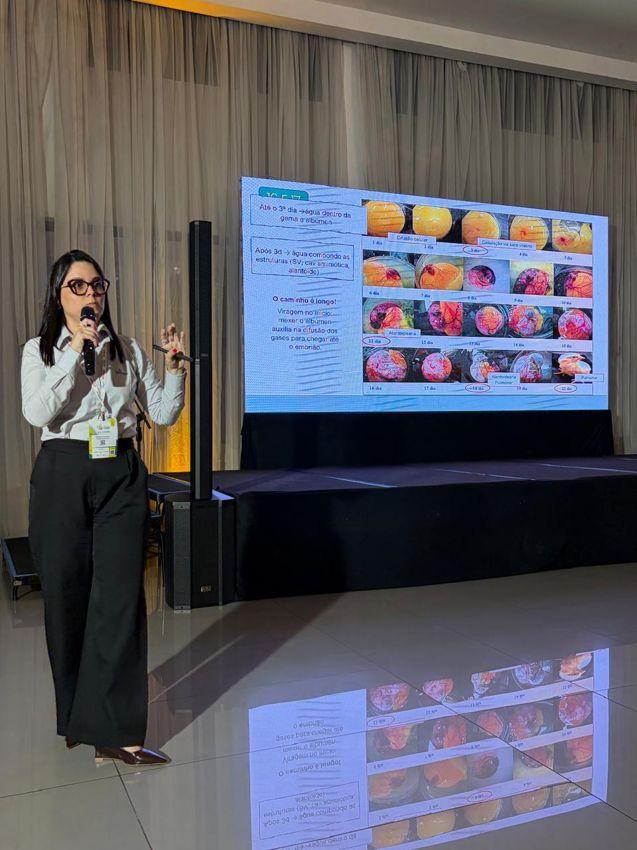 Especialistas da Aviagen compartilham conhecimentos sobre manejo de matrizes e incubatório no Simpósio FACTA