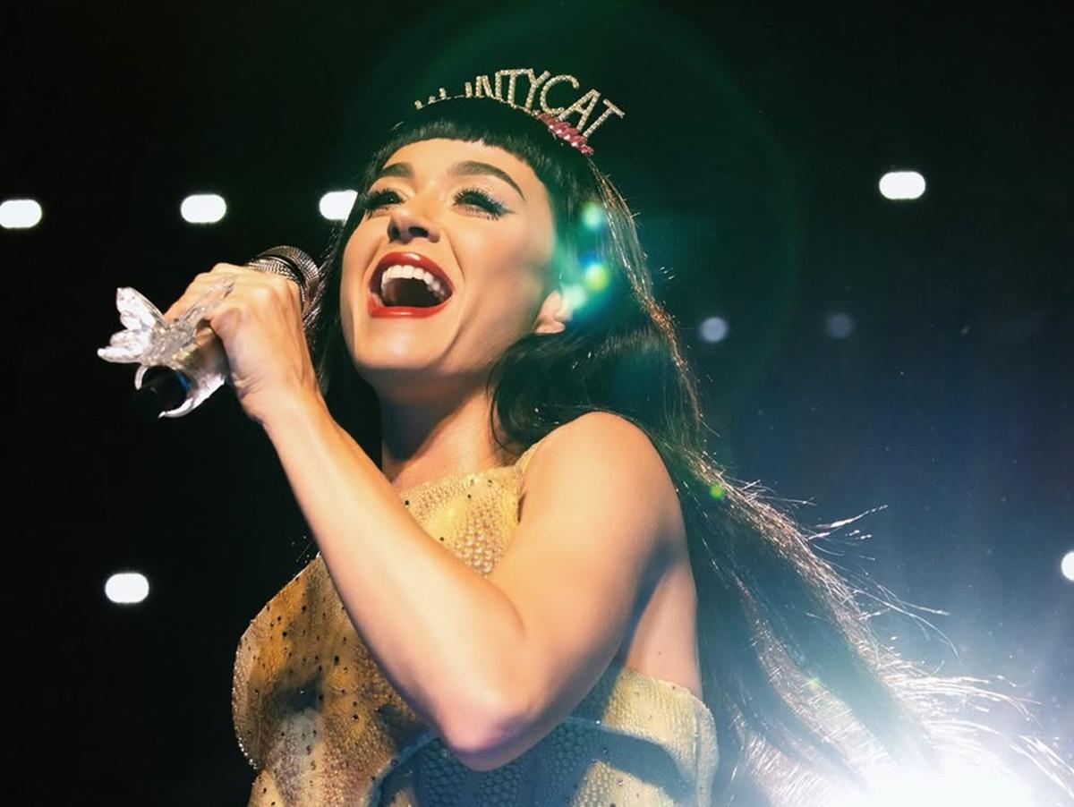 Katy Perry no Todo Mundo no Rio 2027? Rumores ganham força e ainda dá tempo de aprender inglês para cantar os hits