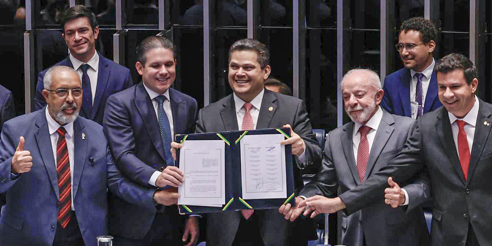 Alcolumbre homenageia Paim no fim da 6x1; entenda motivo