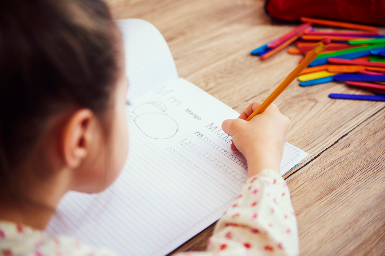 Mês das Crianças: estudar inglês cedo faz diferença? Especialista explica o que muda no aprendizado