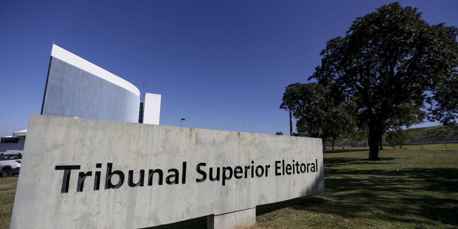 TSE manda suspender site que oferece criptomoedas por apoio a Flávio